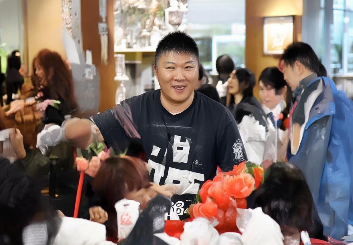 拜仁慕尼黑VS汉堡：历史对决中的战术智慧与球星风采